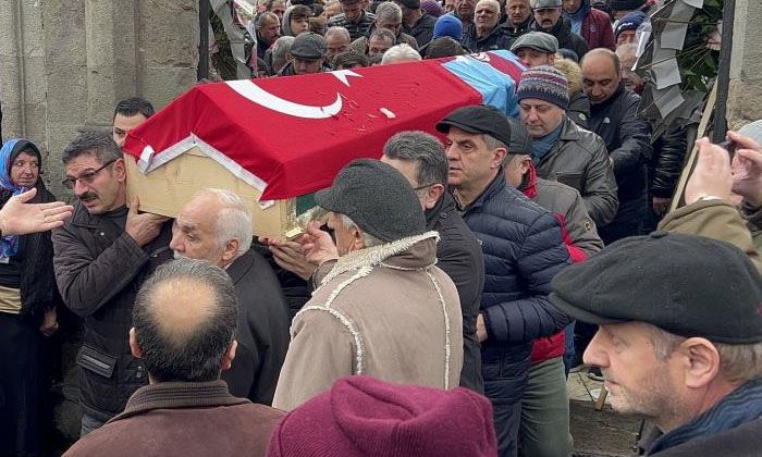 Trabzonspor’un efsane teknik direktörü Ahmet Suat Özyazıcı son yolculuğuna uğurlandı