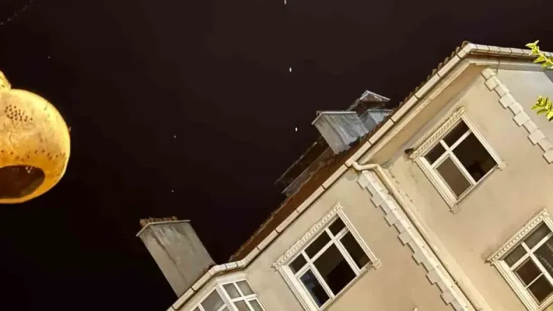 Elon Musk’ın Starlink uyduları Edirne semalarında görüldü Elon Musk’ın Starlink uyduları Edirne semalarında görüldü