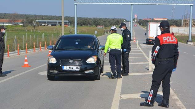 Polis, Ayvalık’a giriş çıkışa izin vermiyor