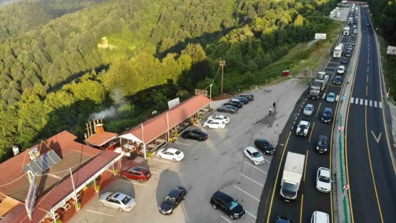 Tünel kapandı, Bolu Dağı esnafı yoğunluktan işleri yetiştiremiyor