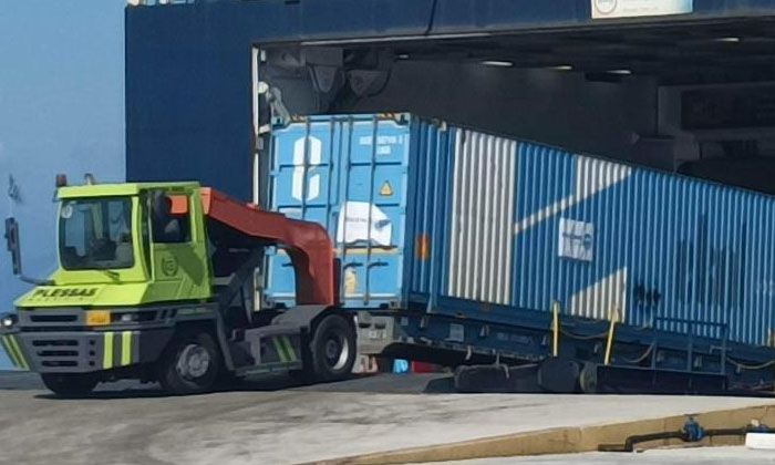 Yunanistan, Türkiye’deki depremzedeler için yardımlarını sürdürüyor