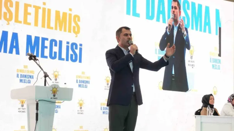 Bakan Kurum: Biz konut yaparken onlar Roma'da günlerini gün ediyor