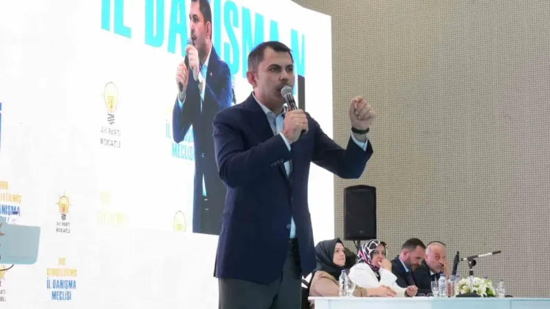 Bakan Kurum: Biz konut yaparken onlar Roma'da günlerini gün ediyor