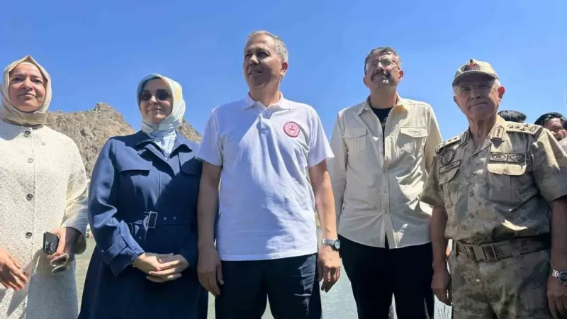 Bakan Yerlikaya Türkiye’nin en yüksek festivali olan Yüksekova ‘6.Cilo Fest’e katıldı