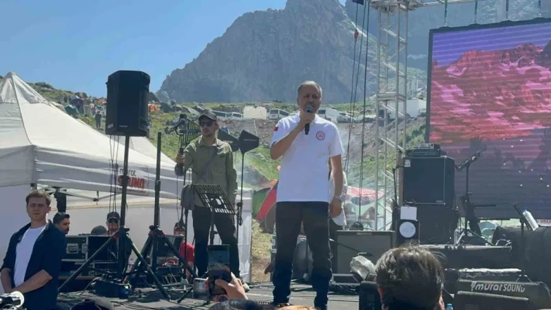 Bakan Yerlikaya Türkiye’nin en yüksek festivali olan Yüksekova ‘6.Cilo Fest’e katıldı