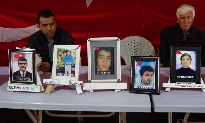 Ailelerin evlat nöbeti kararlılıkla sürüyor