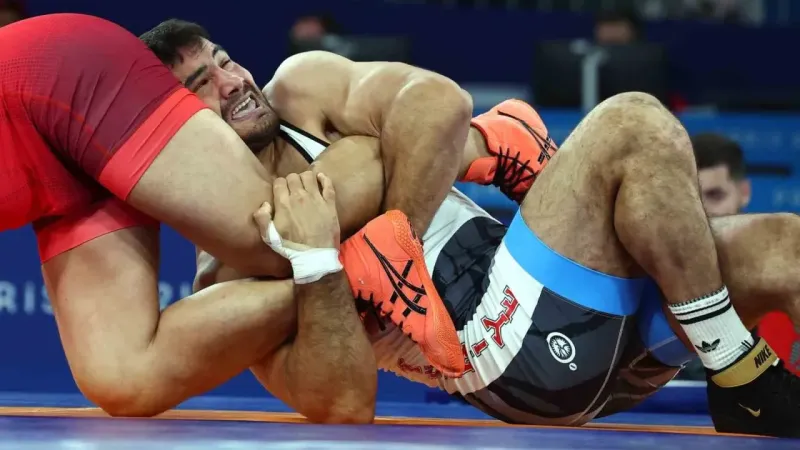 Taha Akgül, bronz madalyayla güreşi bıraktı