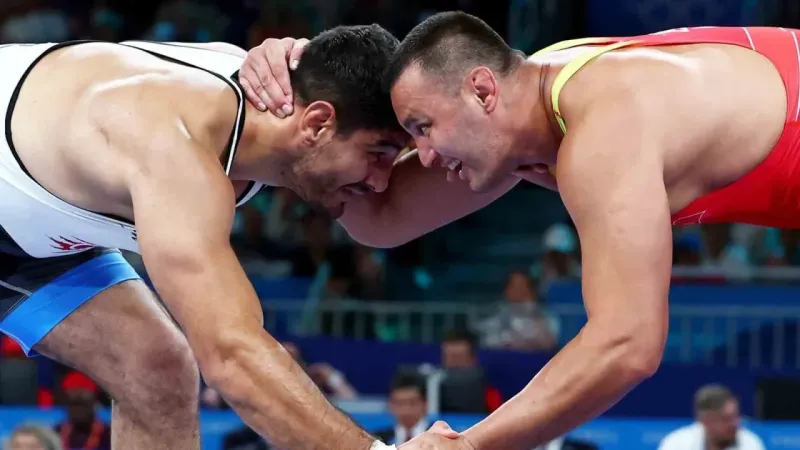 Taha Akgül, bronz madalyayla güreşi bıraktı