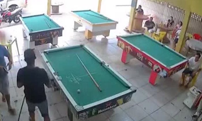 Bilardoda kaybeden iki şahıs, kendilerine gülen 7 kişiyi öldürdü