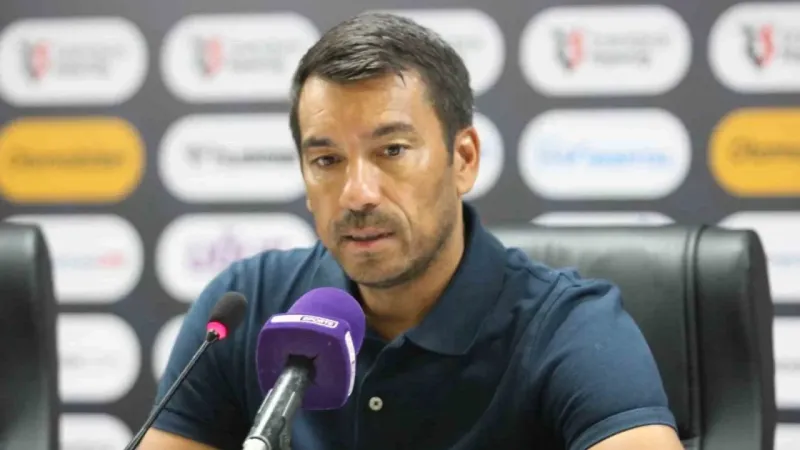 Van Bronckhorst: “İstanbul’a galibiyetle döndüğümüz için mutluyuz"