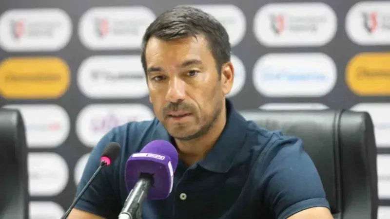 Van Bronckhorst: “İstanbul’a galibiyetle döndüğümüz için mutluyuz"