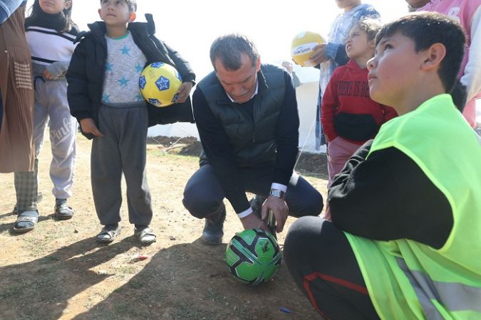 Çocukların oyuncak sevinci