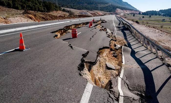 Otoyollar ücretsiz mi, köprüler ücretsiz mi?