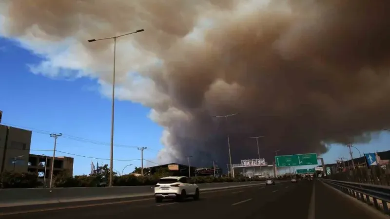 Dumanlar Atina’ya yaklaştı