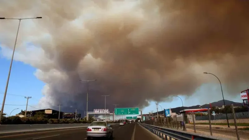 Dumanlar Atina’ya yaklaştı