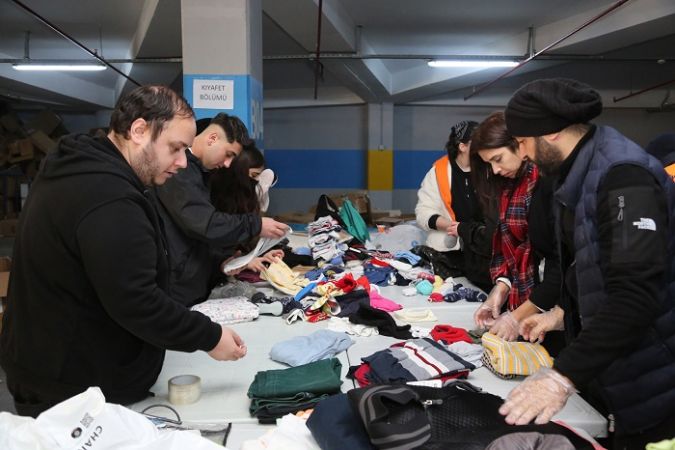 Depremzeye yardımlar sürüyor