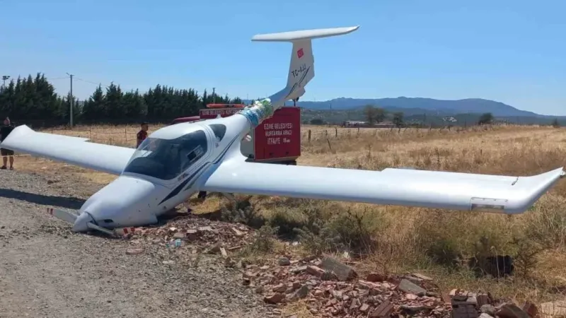 Çanakkale’de motor arızası yapan eğitim uçağı buğday tarlasına sert iniş yaptı