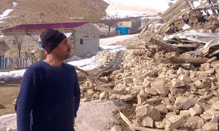 Sivas’taki 4.7’lik deprem bazı evlerde çökme ve yıkıntıya yol açtı