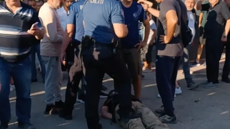 Oyun karakteri gibi giyinerek vatandaşlara saldırdığı anları canlı yayınla paylaşmış