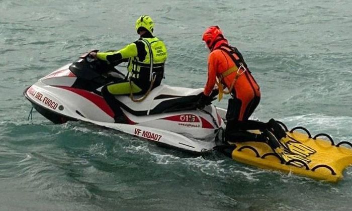 İtalya açıklarında göçmen teknesi battı: 30 ölü