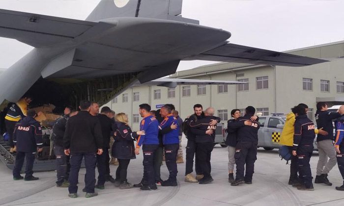 Hatay’da çalışmalara katılan 39 kişilik AFAD ve sağlık ekibi İstanbul’a döndü