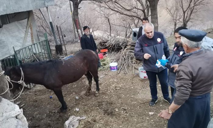 Enkazdan 21 gün sonra canlı çıkarıldı