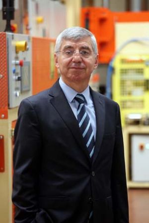 Ecoplas Otomotiv sağlık çalışanları için siperlik maske üretiyor