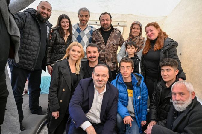 Ünlü Oyuncular Depremzedelere Moral Verdi