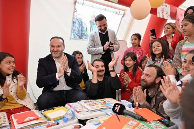 Ünlü Oyuncular Depremzedelere Moral Verdi