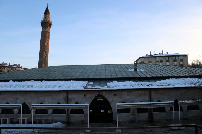 Bu Camiyi Asrın Felaketi Bile Milim Oynatamadı