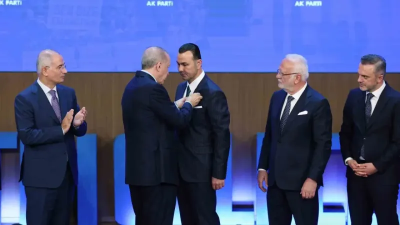 İYİ Parti’den istifa edip AK Parti’ye geçen İzsiz: “Tekrar yuvamda olmanın mutluluğunu yaşıyorum”