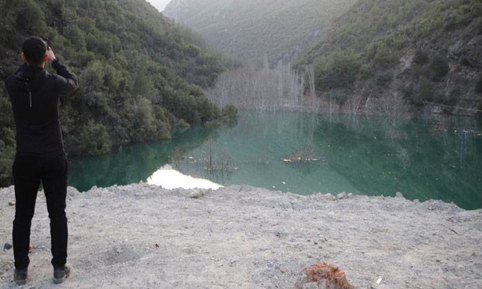 Deprem sonrası iki dağ birleşti, doğal göl oluştu