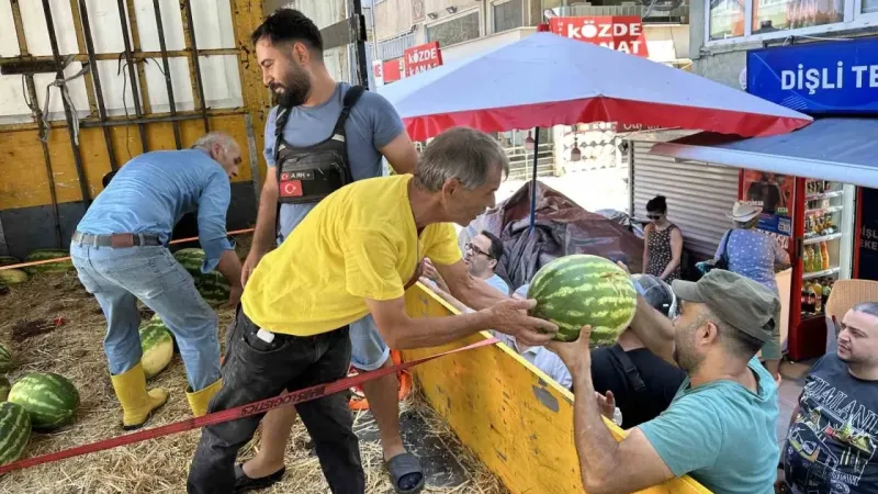 Maltepe’de 25 ton karpuzu ücretsiz dağıttı