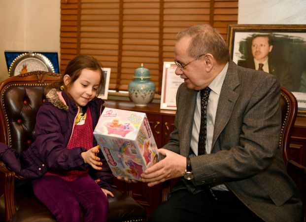 Depremzede Çocuklara Sinema Çadırı Depremzede Çocuklara Sinema Çadırı