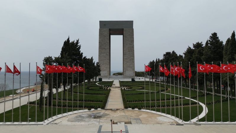 100’üncü Yıla Muhteşem Şehitler Abidesi