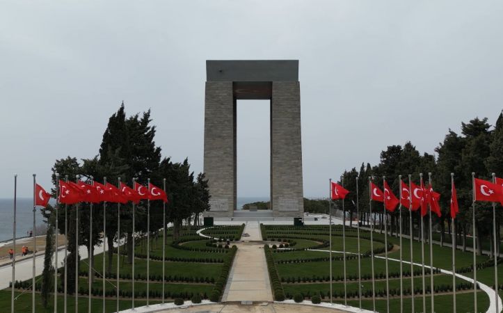 100’üncü Yıla Muhteşem Şehitler Abidesi