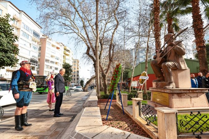Usta Halk Ozanı Özay Gönlüm Unutulmadı