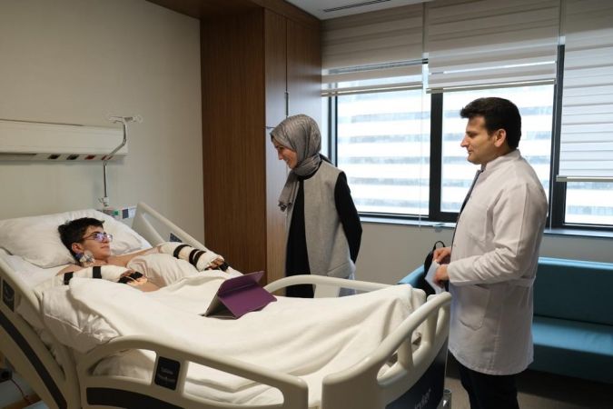 Sümeyye Erdoğan Bayraktar, Depremzedeleri Ziyaret Etti