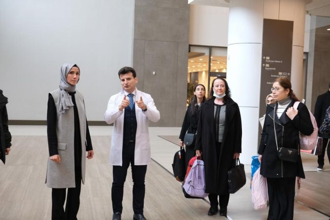 Sümeyye Erdoğan Bayraktar, Depremzedeleri Ziyaret Etti