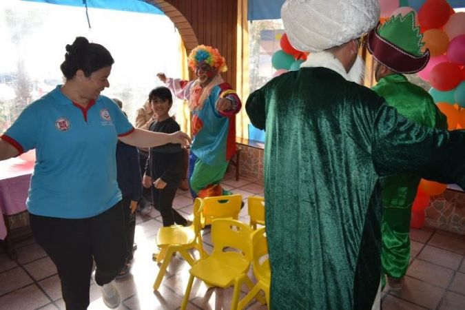 Depremzede Çocuklara Doğum Günü Sürprizi