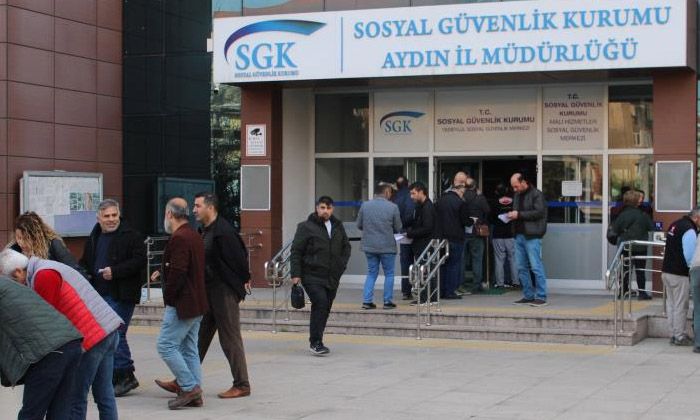 EYT ile ilgili kanun Resmi Gazete’de yayımlandı, SGK önünde kuyruk oluştu