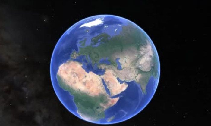 Deprem sonrası oluşan 500 metrelik dev yarık uzaydan bile gözüküyor