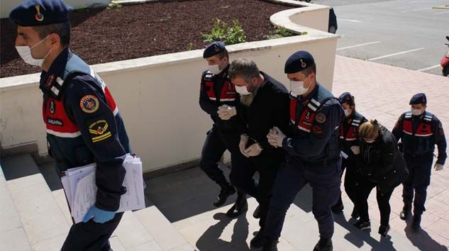 Lüks villayı kumarhaneye çevirdiler