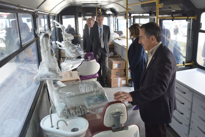 Hatay’a Depremzedeler İçin Mobil Diş Kliniği