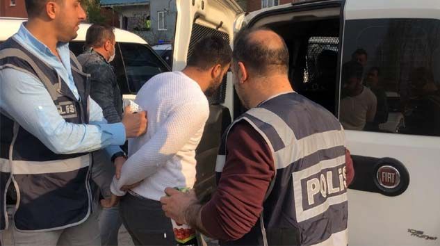 Sokağa çıkma yasağını delip polise saldırdılar