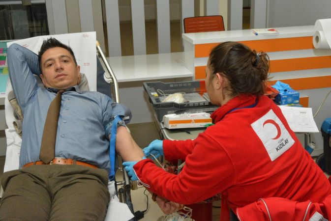 Siirt Halkı Depremzedeler İçin Kan Vermeye Koştu