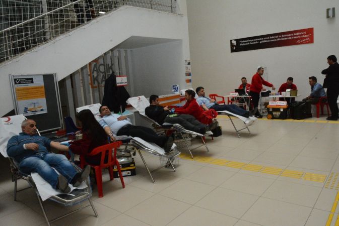 Siirt Halkı Depremzedeler İçin Kan Vermeye Koştu