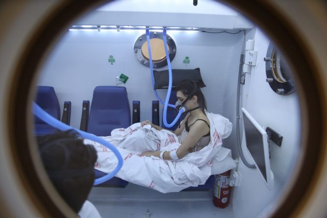 Depremzedeler Hiperbarik Tedaviyle Hayata Tutunuyor