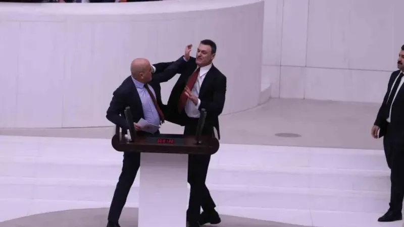 TBMM Genel Kurulu’nda yumruklu kavga TBMM Genel Kurulu’nda yumruklu kavga