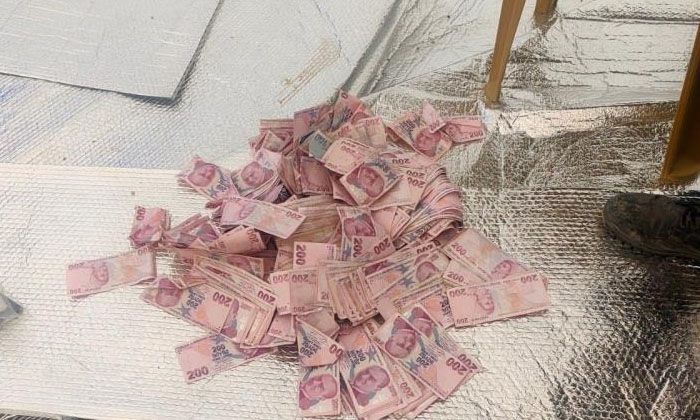 Hafriyat sırasında makine operatörünün sayesinde 158 bin 550 TL bulundu